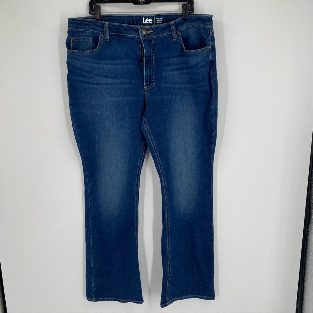 Lee Women’s Midrise Regular Fit Blue Bootcut Jeans size 20
